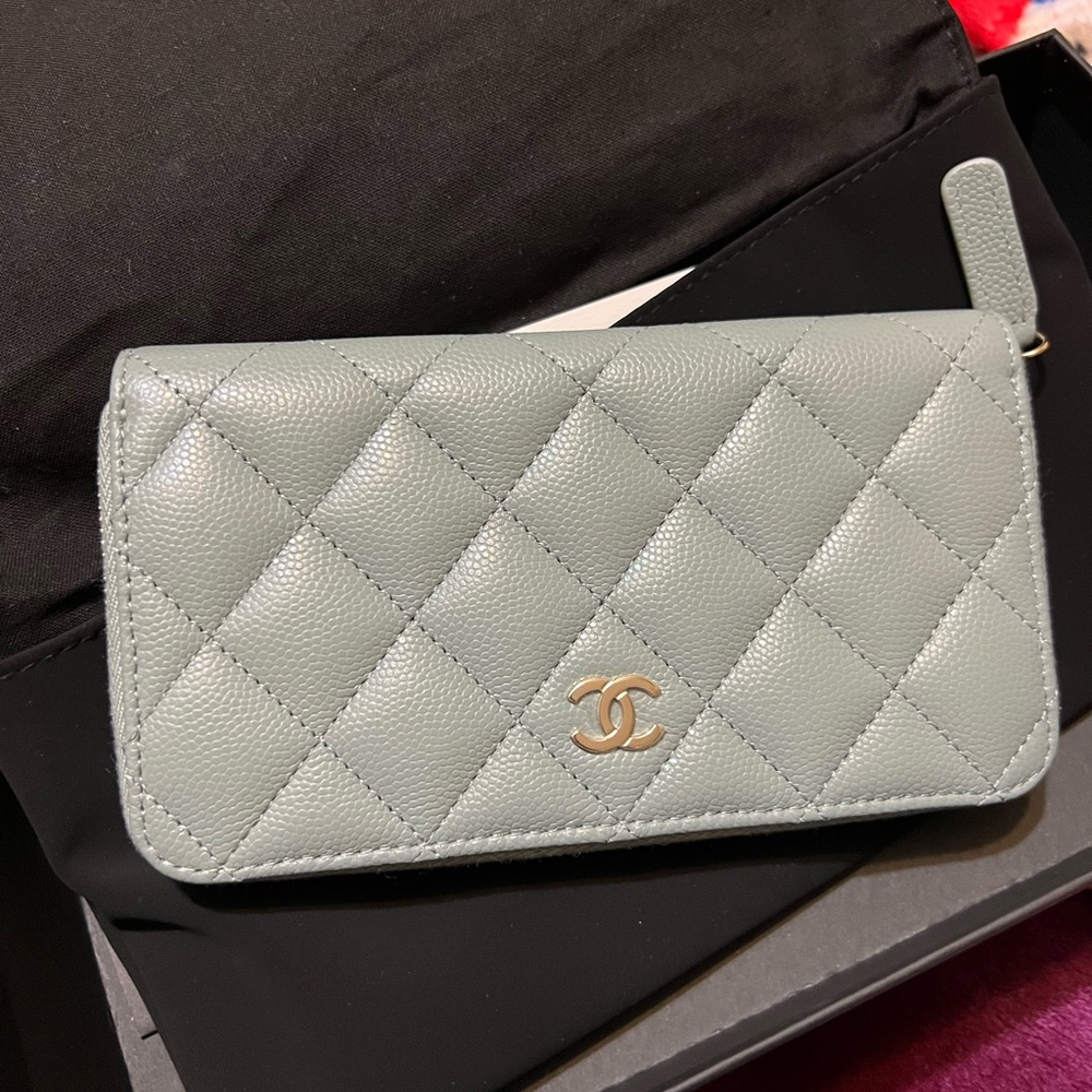 Chanel zippy wallet
